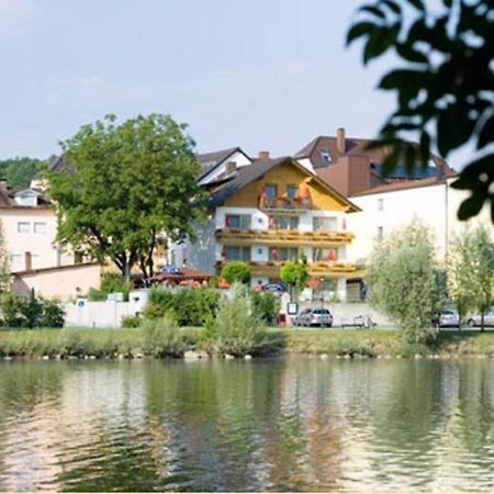 Landgasthof Moser & Restaurant Bootshaus Windorf  エクステリア 写真