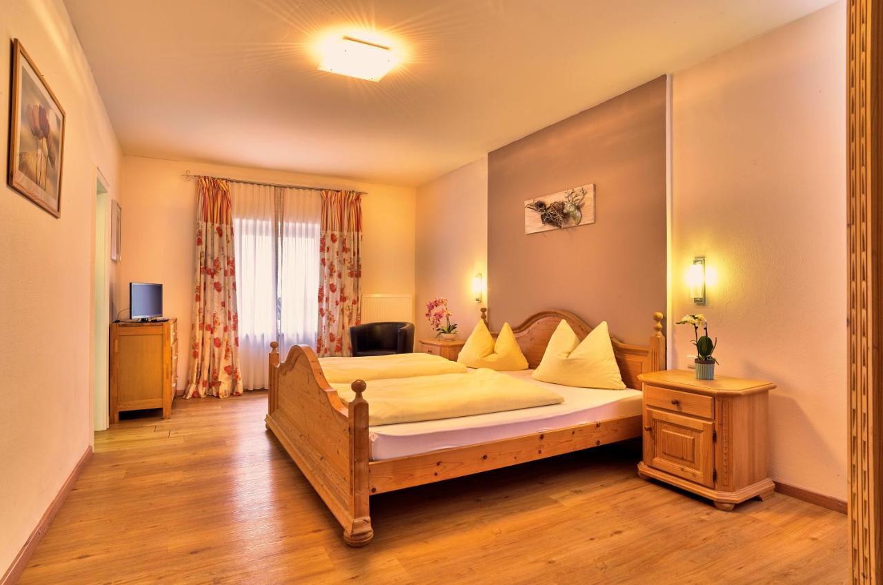 Landgasthof Moser & Restaurant Bootshaus Windorf  エクステリア 写真