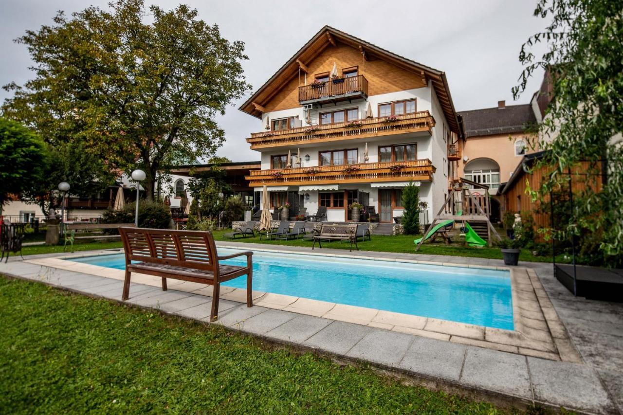 Landgasthof Moser & Restaurant Bootshaus Windorf  エクステリア 写真