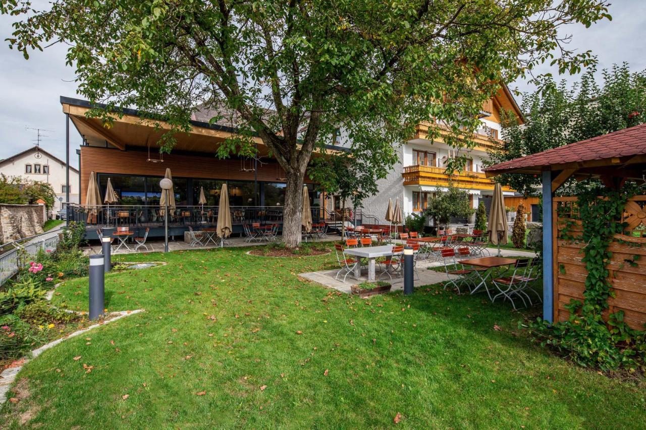 Landgasthof Moser & Restaurant Bootshaus Windorf  エクステリア 写真