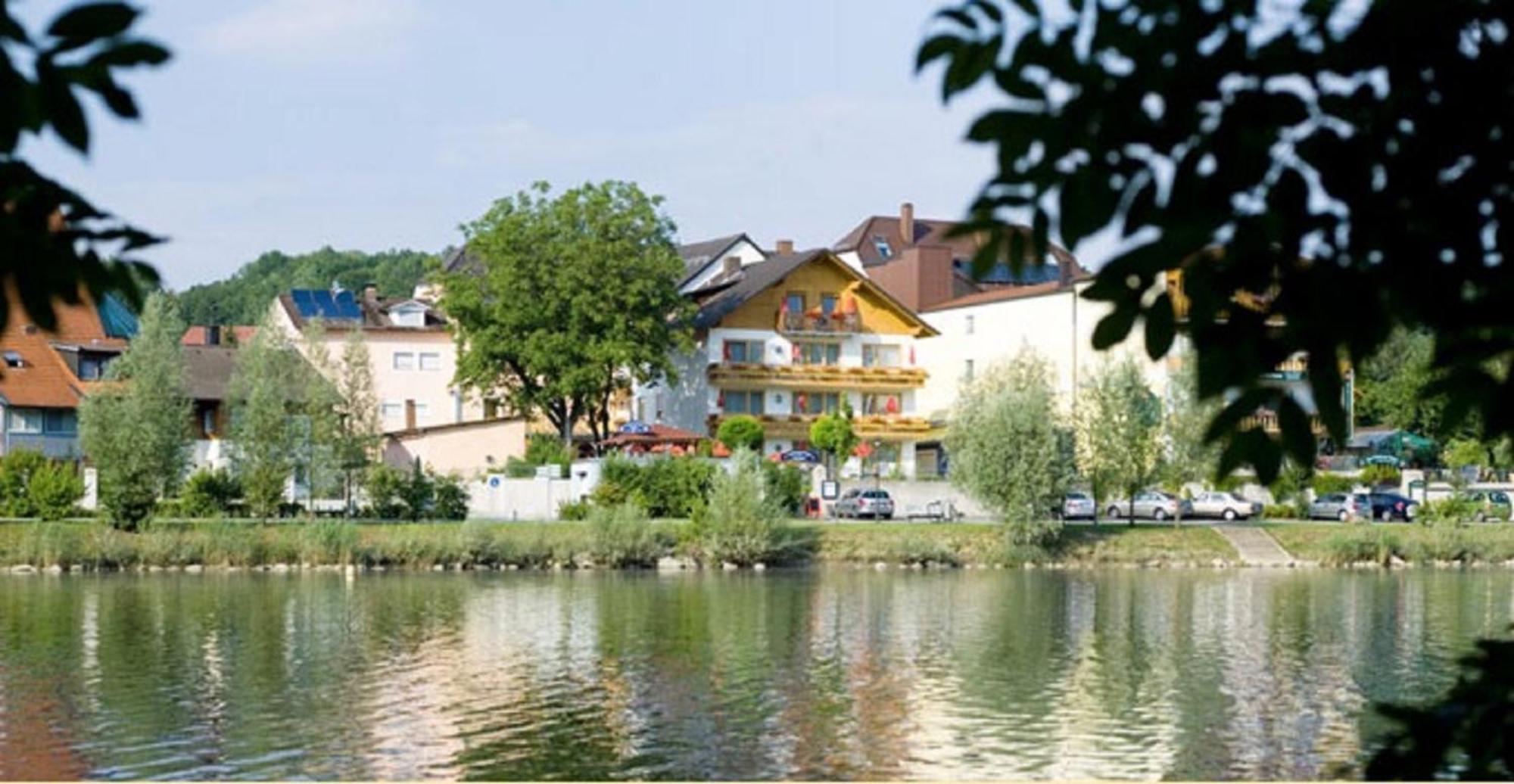 Landgasthof Moser & Restaurant Bootshaus Windorf  エクステリア 写真